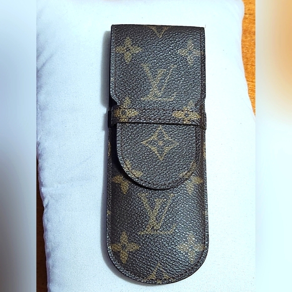 Louis Vuitton Accessories - Louis vuitton Monogram canvas sunglasses case CA0040